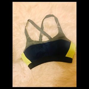 Victoria color block sports bra